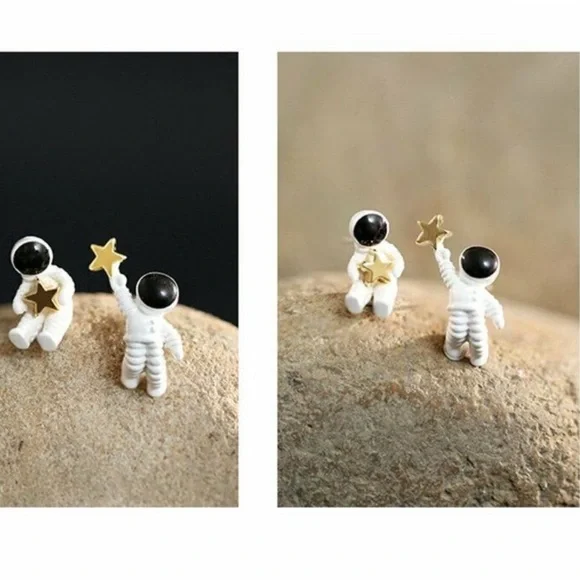 ModCloth Astronaut Earrings - Picture 5 of 5